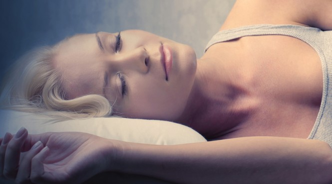 Pelle liscia e brillante? Ci vuole un sonno di qualità